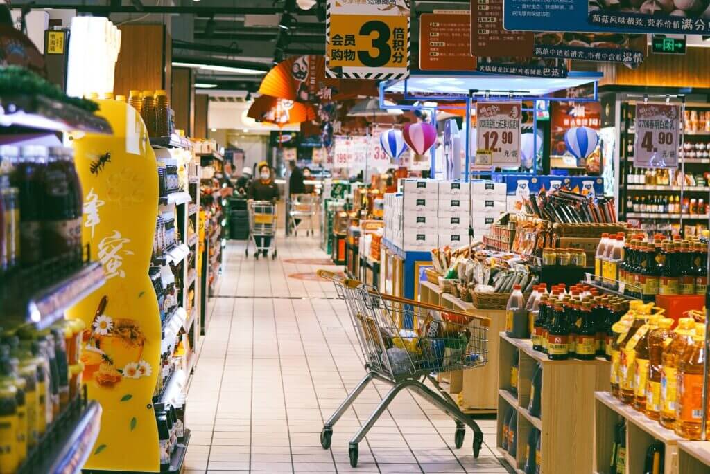 air curtain works in a supermarket